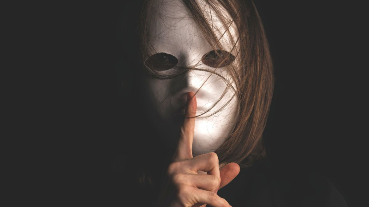 How to Identify Fake People