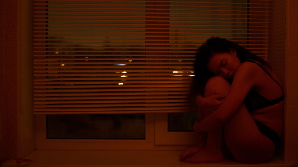 is it safe to wear underwear at night